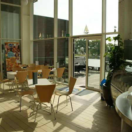 Enjoy Marina Fiskenaes - Wellness & Waterpark 度假村 4*